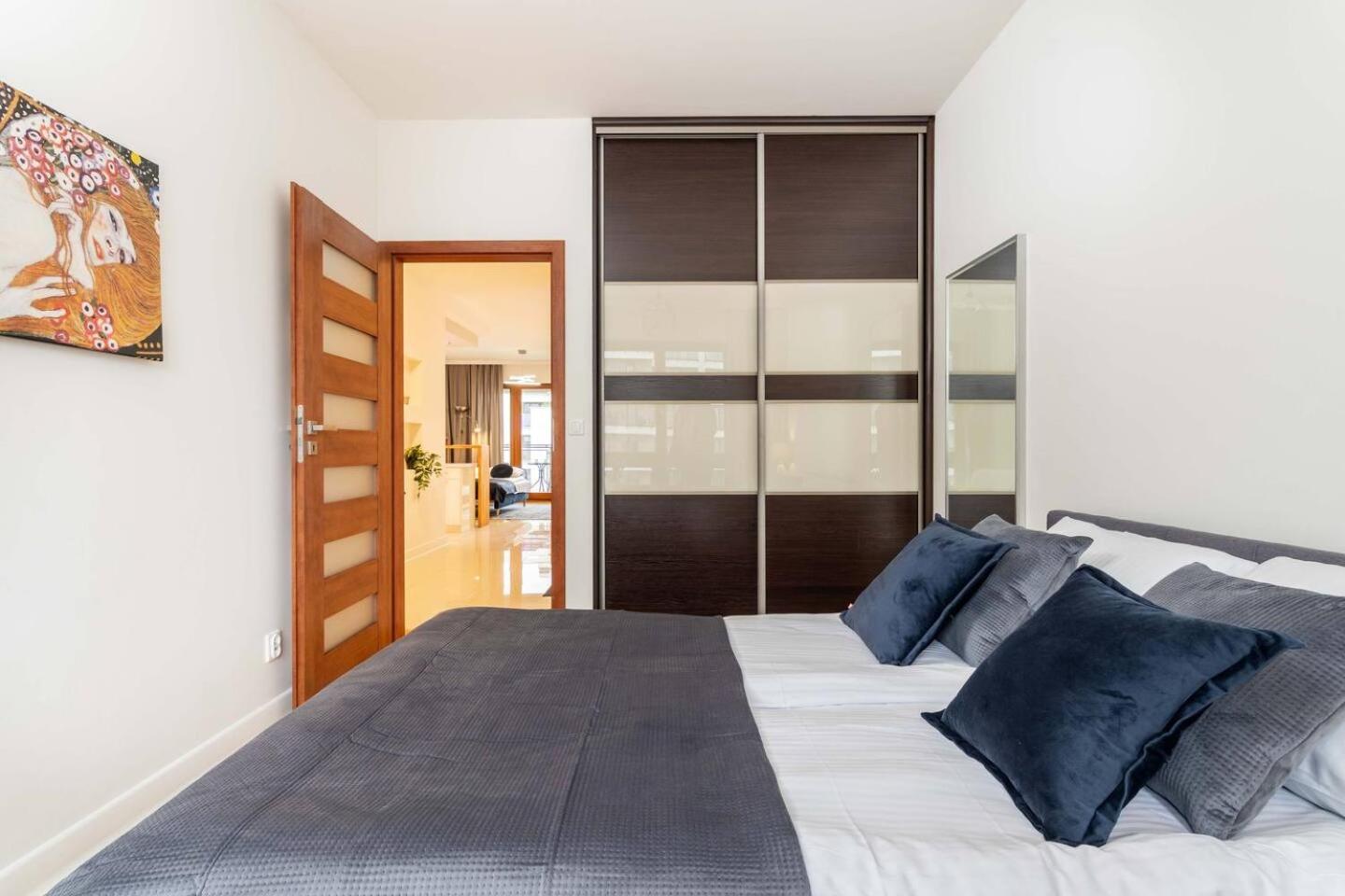 Urban Blue 2 Bedroom Wola Butas Warsaw