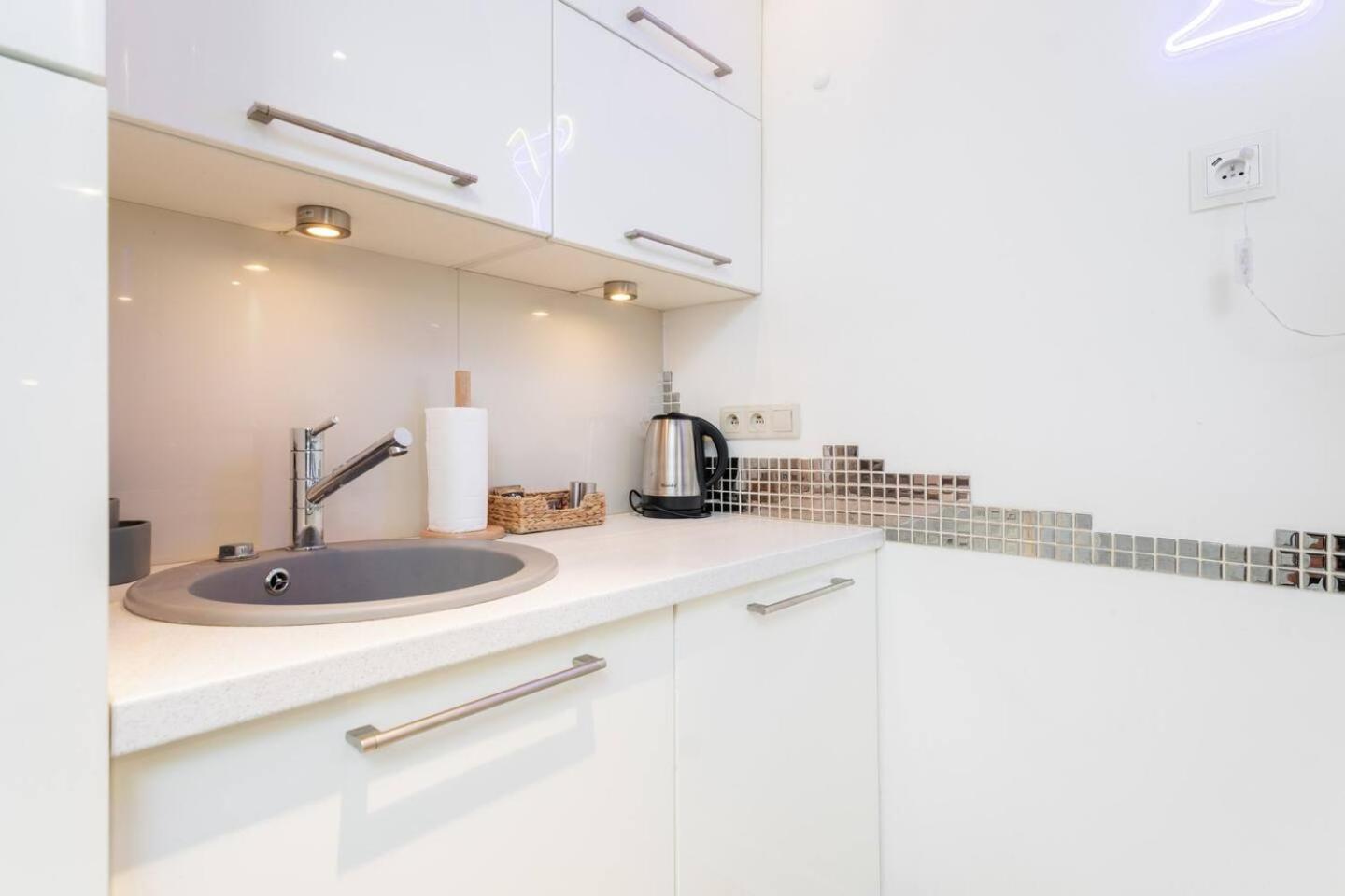 Urban Blue 2 Bedroom Wola Lägenhet *